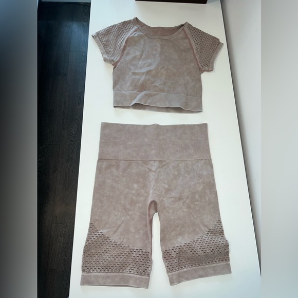 Fashion Nova active biker short set - Picture 2 of 8